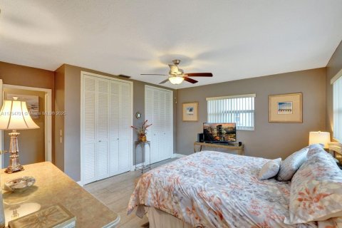 House in Hallandale Beach, Florida 2 bedrooms, 97.55 sq.m. № 1706654 - photo 29