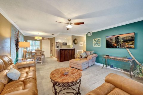 House in Hallandale Beach, Florida 2 bedrooms, 97.55 sq.m. № 1706654 - photo 14