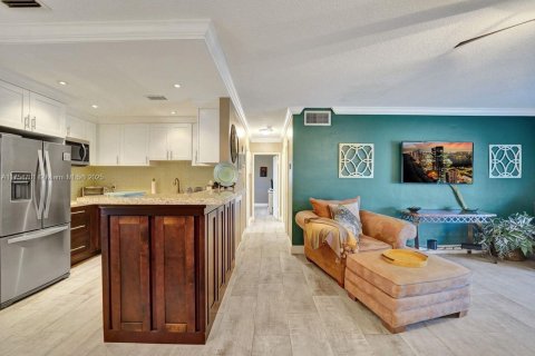 House in Hallandale Beach, Florida 2 bedrooms, 97.55 sq.m. № 1706654 - photo 13