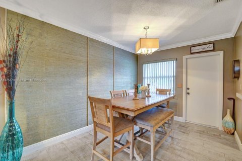 House in Hallandale Beach, Florida 2 bedrooms, 97.55 sq.m. № 1706654 - photo 12