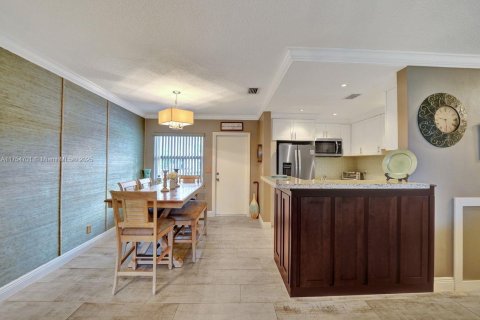 House in Hallandale Beach, Florida 2 bedrooms, 97.55 sq.m. № 1706654 - photo 11