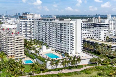 Condominio en Miami Beach, Florida, 3 dormitorios  № 2039554