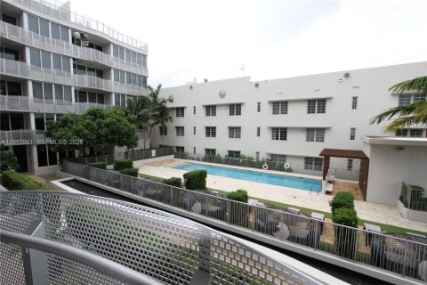 Condo in Miami Beach, Florida, 2 bedrooms  № 2252442 - photo 10