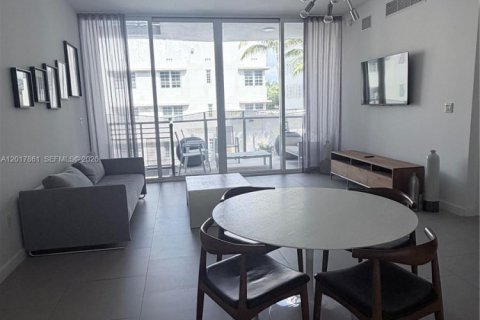 Condo in Miami Beach, Florida, 2 bedrooms  № 2252442 - photo 2