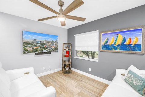 Condo in Saint Petersburg, Florida, 2 bedrooms  № 2092996 - photo 6