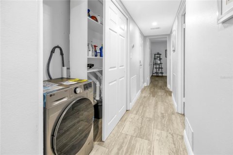 Condo in Saint Petersburg, Florida, 2 bedrooms  № 2092996 - photo 21