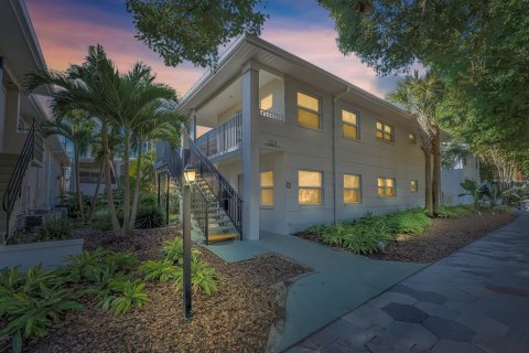 Condo in Saint Petersburg, Florida, 2 bedrooms  № 2092996 - photo 2