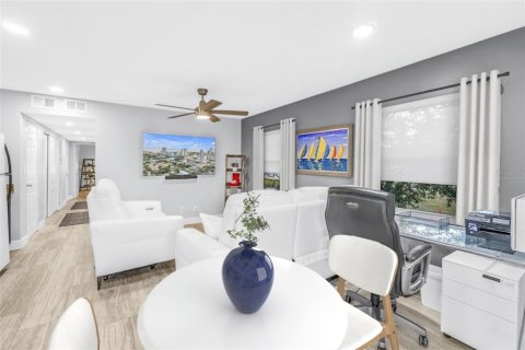 Condo in Saint Petersburg, Florida, 2 bedrooms  № 2092996 - photo 7