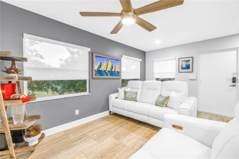 Condo in Saint Petersburg, Florida, 2 bedrooms  № 2092996 - photo 5