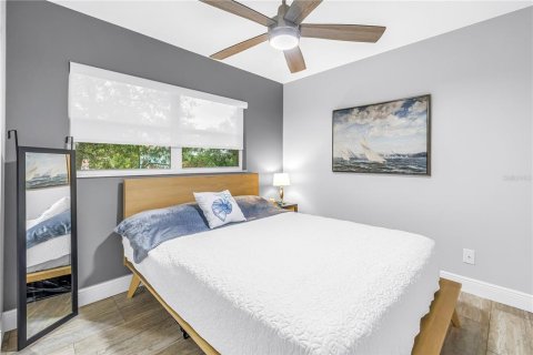 Condo in Saint Petersburg, Florida, 2 bedrooms  № 2092996 - photo 14