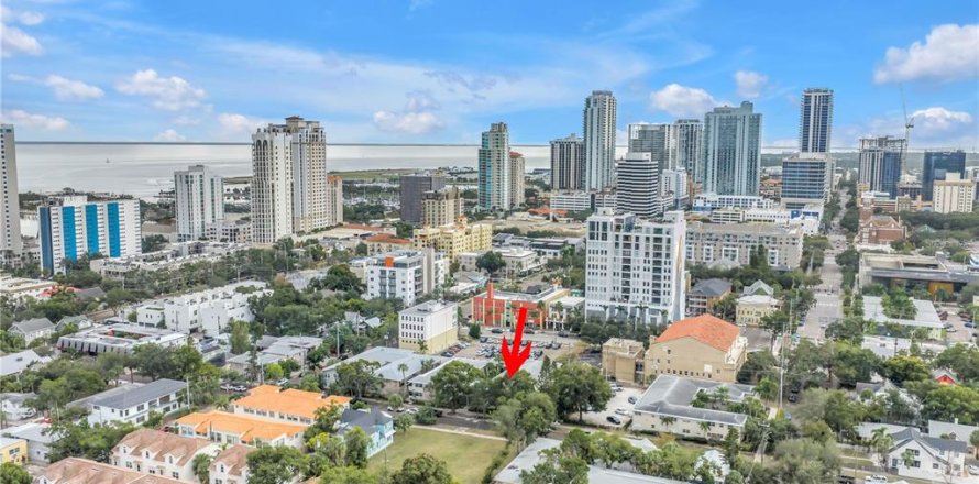 Condo in Saint Petersburg, Florida, 2 bedrooms  № 2092996