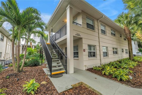 Condo in Saint Petersburg, Florida, 2 bedrooms  № 2092996 - photo 3
