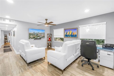 Condo in Saint Petersburg, Florida, 2 bedrooms  № 2092996 - photo 8