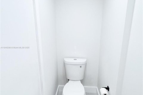Купить кондоминиум в Лодерхилл, Флорида 1 спальня, 74.32м2, № 1832311 - фото 9