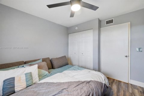 Condo in Fort Lauderdale, Florida, 2 bedrooms  № 2004260 - photo 19