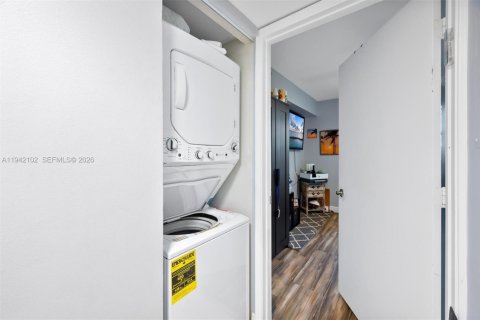 Condo in Fort Lauderdale, Florida, 2 bedrooms  № 2004260 - photo 23