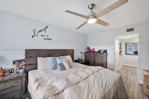 Condo in Fort Lauderdale, Florida, 2 bedrooms  № 2004260 - photo 14