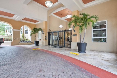Condo in Fort Lauderdale, Florida, 2 bedrooms  № 2004260 - photo 3