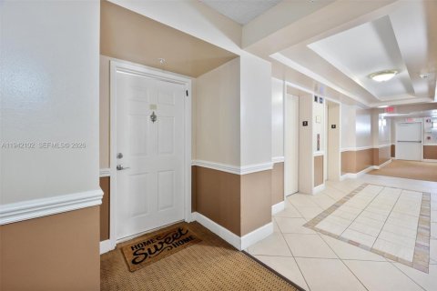 Condo in Fort Lauderdale, Florida, 2 bedrooms  № 2004260 - photo 4