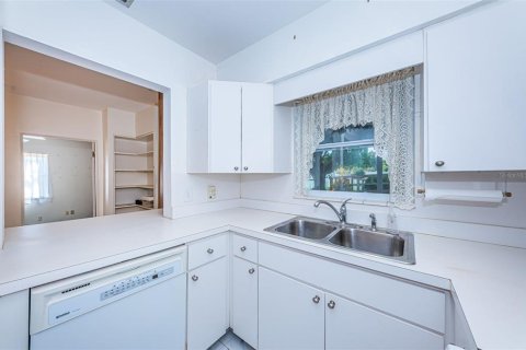 House in Saint Petersburg, Florida 3 bedrooms, 141.03 sq.m. № 1883699 - photo 15