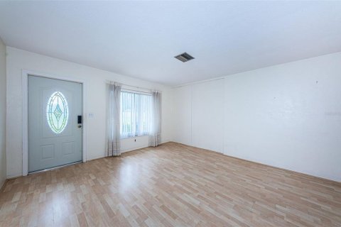 House in Saint Petersburg, Florida 3 bedrooms, 141.03 sq.m. № 1883699 - photo 8