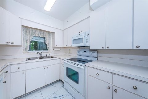 House in Saint Petersburg, Florida 3 bedrooms, 141.03 sq.m. № 1883699 - photo 16