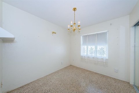 House in Saint Petersburg, Florida 3 bedrooms, 141.03 sq.m. № 1883699 - photo 30