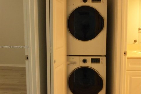 Condominio en venta en Pembroke Pines, Florida, 2 dormitorios, 102.19 m2 № 1968216 - foto 9