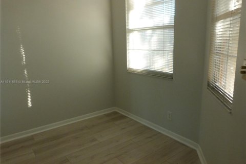 Condominio en venta en Pembroke Pines, Florida, 2 dormitorios, 102.19 m2 № 1968216 - foto 5