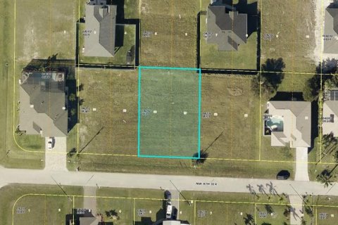 Terreno en venta en Cape Coral, Florida № 1834999 - foto 1