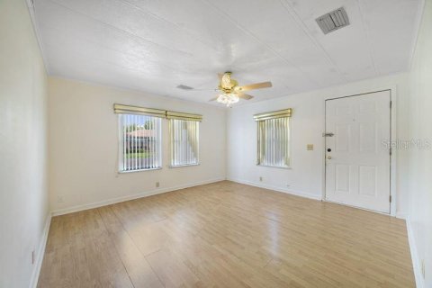 Condominio en venta en Winter Garden, Florida, 2 dormitorios, 78.04 m2 № 2142218 - foto 3