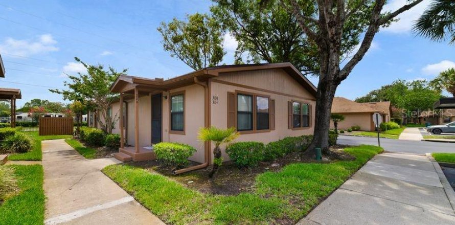 Condominio en Winter Garden, Florida, 2 dormitorios № 2142218