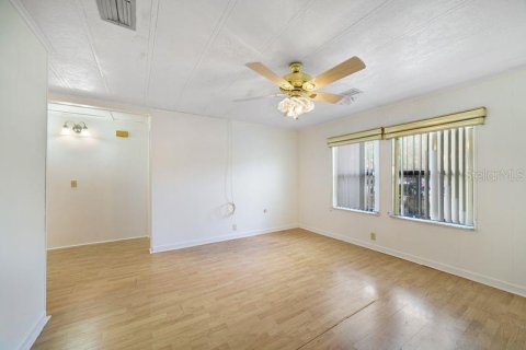 Condominio en venta en Winter Garden, Florida, 2 dormitorios, 78.04 m2 № 2142218 - foto 4