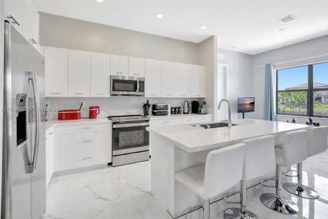 Купить виллу или дом в Мирамар, Флорида 4 спальни, 337.51м2, № 1996042 - фото 11