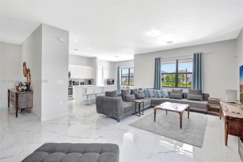 Купить виллу или дом в Мирамар, Флорида 4 спальни, 337.51м2, № 1996042 - фото 16