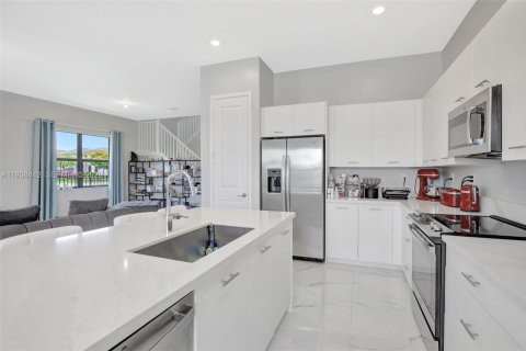 Купить виллу или дом в Мирамар, Флорида 4 спальни, 337.51м2, № 1996042 - фото 14