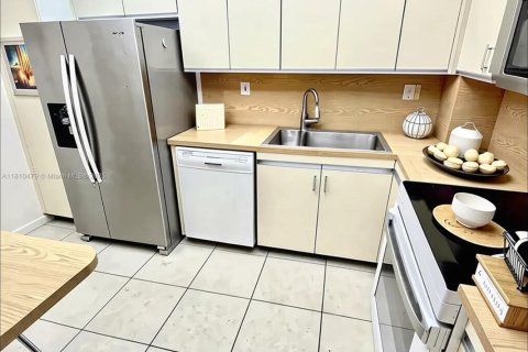 Купить кондоминиум в Майами, Флорида 2 спальни, 121.89м2, № 1758804 - фото 10