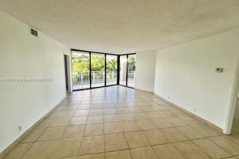 Купить кондоминиум в Майами, Флорида 2 спальни, 121.89м2, № 1758804 - фото 2
