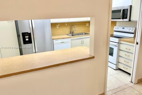 Купить кондоминиум в Майами, Флорида 2 спальни, 121.89м2, № 1758804 - фото 9