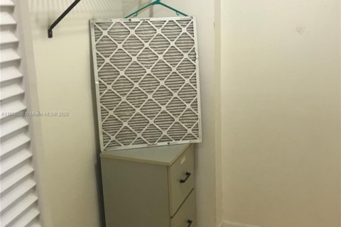 Condominio en venta en Pembroke Pines, Florida, 1 dormitorio, 71.81 m2 № 2010122 - foto 25