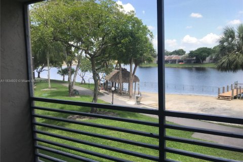 Condominio en venta en Pembroke Pines, Florida, 1 dormitorio, 71.81 m2 № 2010122 - foto 5