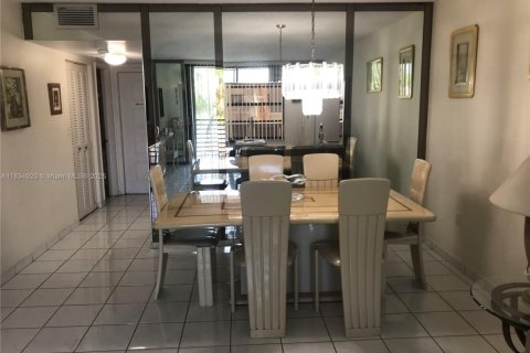 Condominio en venta en Pembroke Pines, Florida, 1 dormitorio, 71.81 m2 № 2010122 - foto 9