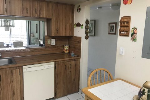 Condominio en venta en Pembroke Pines, Florida, 1 dormitorio, 71.81 m2 № 2010122 - foto 16