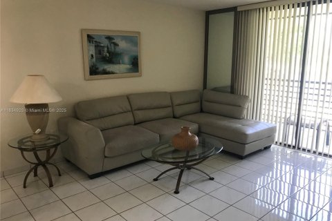 Condominio en venta en Pembroke Pines, Florida, 1 dormitorio, 71.81 m2 № 2010122 - foto 7
