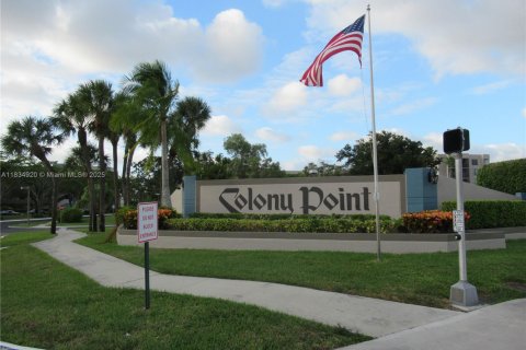 Condominio en venta en Pembroke Pines, Florida, 1 dormitorio, 71.81 m2 № 2010122 - foto 2