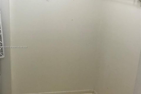 Condominio en venta en Pembroke Pines, Florida, 1 dormitorio, 71.81 m2 № 2010122 - foto 24