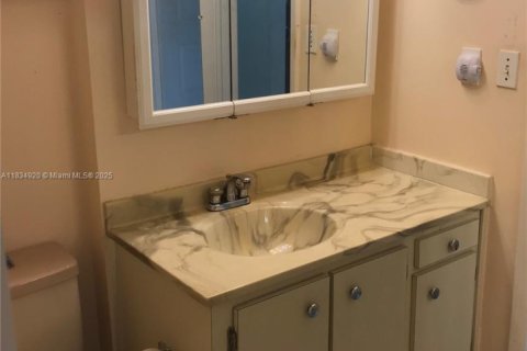 Condominio en venta en Pembroke Pines, Florida, 1 dormitorio, 71.81 m2 № 2010122 - foto 23