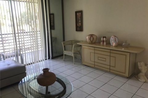 Condominio en venta en Pembroke Pines, Florida, 1 dormitorio, 71.81 m2 № 2010122 - foto 8
