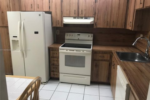 Condominio en venta en Pembroke Pines, Florida, 1 dormitorio, 71.81 m2 № 2010122 - foto 13