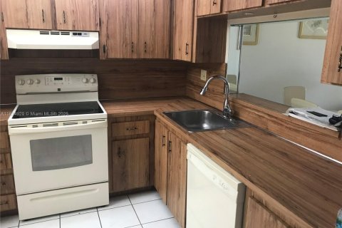 Condominio en venta en Pembroke Pines, Florida, 1 dormitorio, 71.81 m2 № 2010122 - foto 14